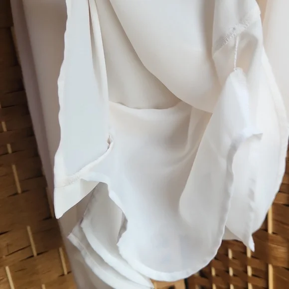 LOFT, Closed, Officewear, Workwear, thin straps, V-neckline, button closure Top - Picture 5 of 10